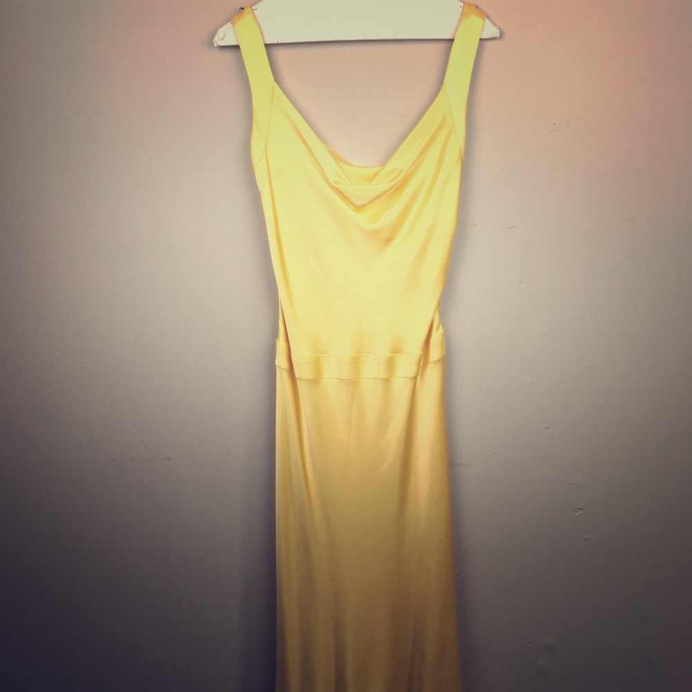 Gorgeous yellow gown!